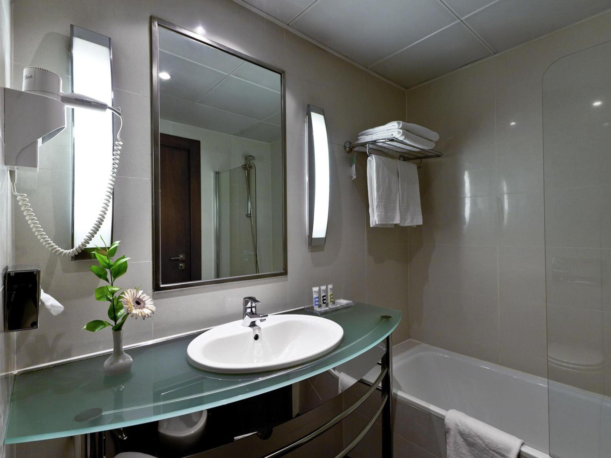 Suite with Double Bed and Living Room